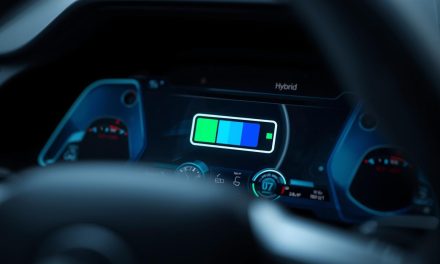 Τι ισχύει με την μπαταρία ενός υβριδικού αυτοκινήτου 5ετίας;