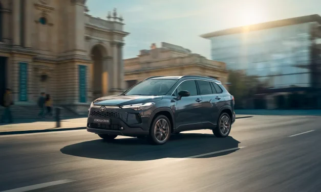 Toyota C-HR vs Toyota Corolla Cross: ποιο από τα δύο να διαλέξεις;