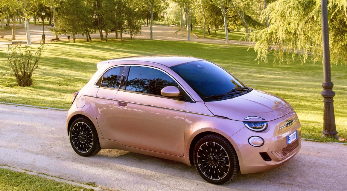 FIAT 500e vs BYD Dolphin: Η Σύγκρουση των Κόσμων
