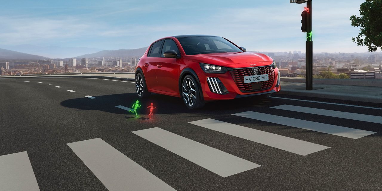 Toyota Yaris Hybrid vs Peugeot 208 Hybrid