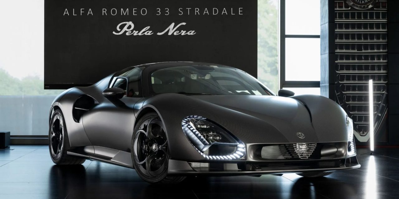 Alfa Romeo 33 Stradale Perla Nera: το μοναδικό αντίτυπο με ματ εμφανές ανθρακόνημα