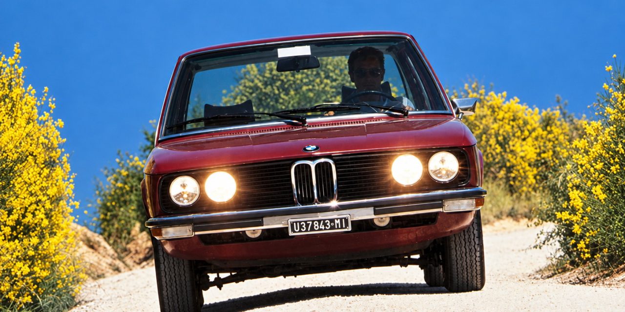 BMW E12: Ποια έκδοση της πρώτης 5άρας αξίζει να αγοράσεις;