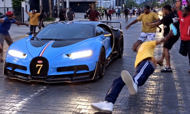Bugatti Chiron: Θαυμαστής γλίστρησε και έπεσε μπροστά στο Lagos