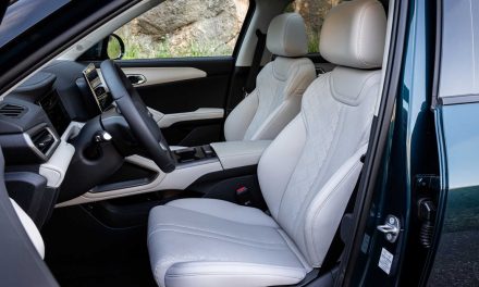 BYD ATTO 2 DM‑i: πρώτο PHEV σε πωλήσεις στην Ελλάδα τον Αύγουστο — 1,8 l/100 km